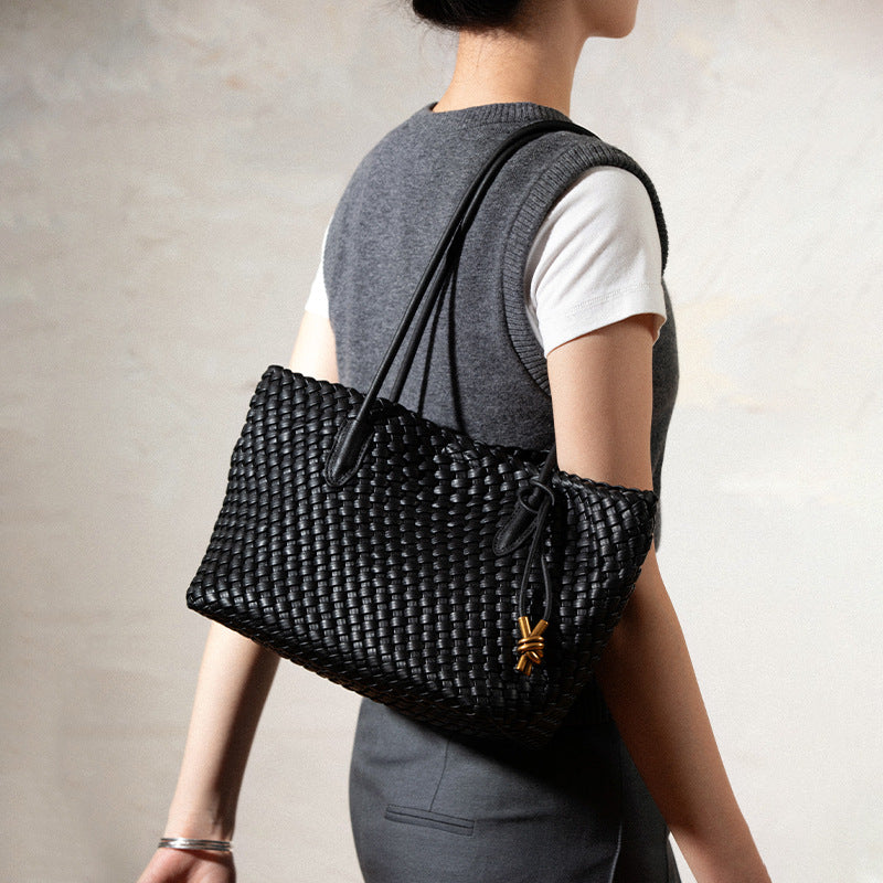 Tote bag for women 2024 new autumn and winter niche one-shoulder crossbody large capacity commuter woven bag