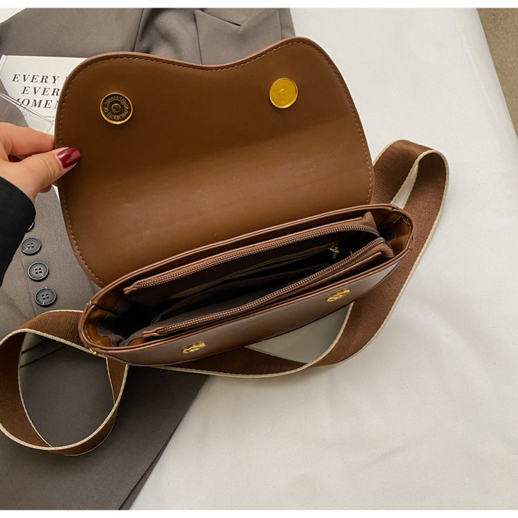 2025 popular fashion solid color textured shoulder messenger bag versatile saddle bag