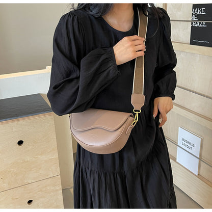 2025 popular fashion solid color textured shoulder messenger bag versatile saddle bag