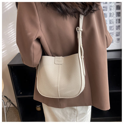 High-quality simple crossbody bag for ladies, versatile 2025 new spring and summer niche French shoulder bag