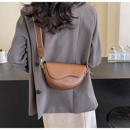 2025 popular fashion solid color textured shoulder messenger bag versatile saddle bag