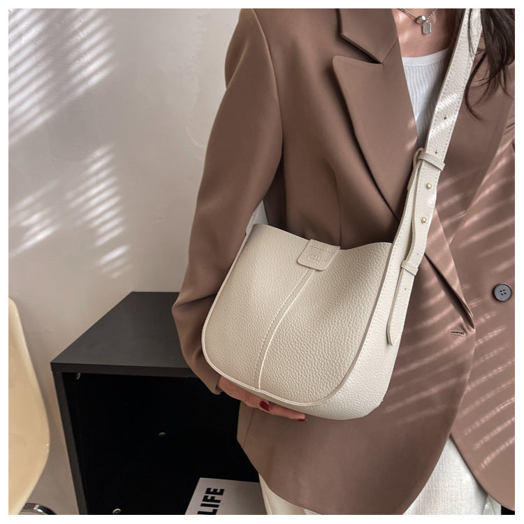 High-quality simple crossbody bag for ladies, versatile 2025 new spring and summer niche French shoulder bag