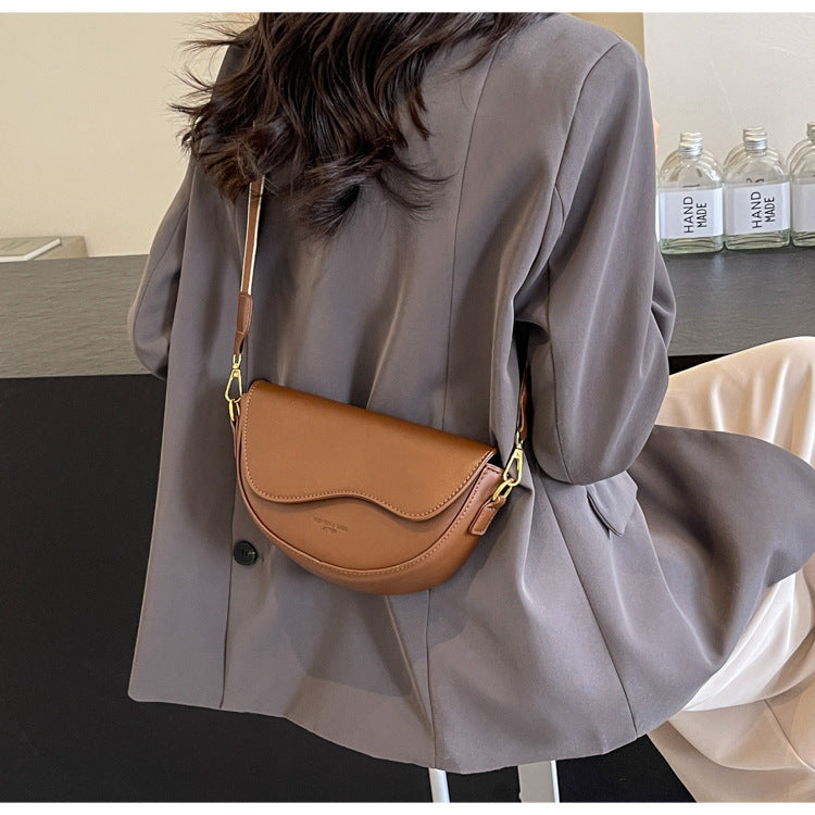 2025 popular fashion solid color textured shoulder messenger bag versatile saddle bag