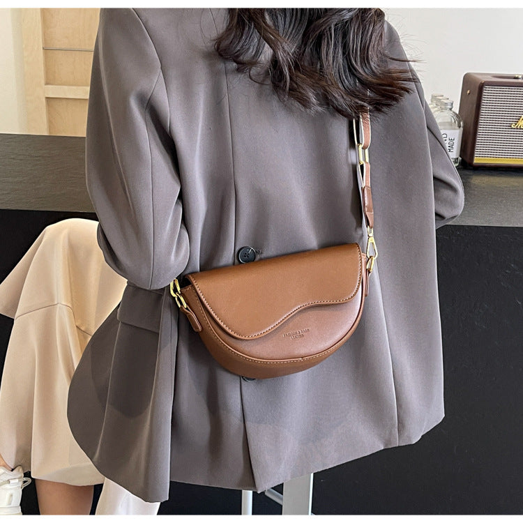 2025 popular fashion solid color textured shoulder messenger bag versatile saddle bag