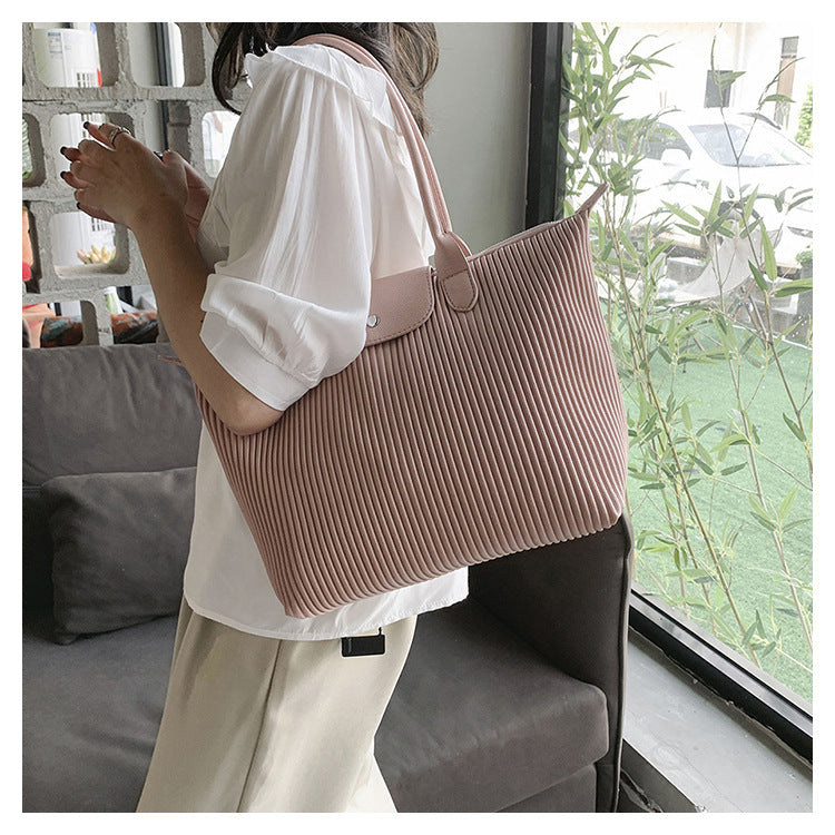 Pleated large capacity tote bag 2025 popular commuter handbag fashionable versatile shoulder large bag