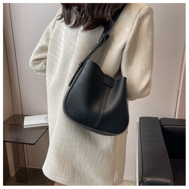 High-quality simple crossbody bag for ladies, versatile 2025 new spring and summer niche French shoulder bag