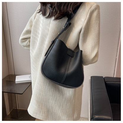 High-quality simple crossbody bag for ladies, versatile 2025 new spring and summer niche French shoulder bag