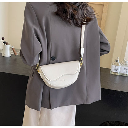 2025 popular fashion solid color textured shoulder messenger bag versatile saddle bag