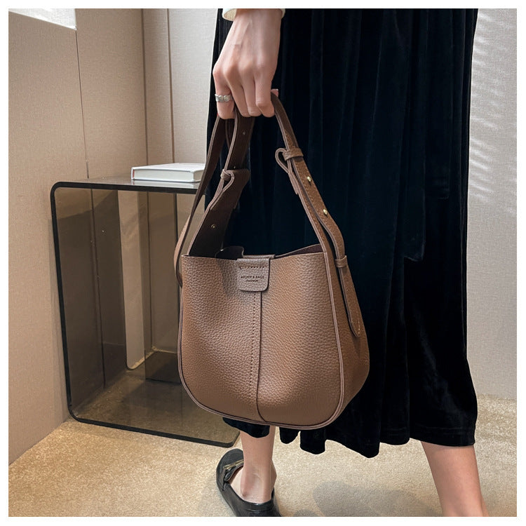 High-quality simple crossbody bag for ladies, versatile 2025 new spring and summer niche French shoulder bag