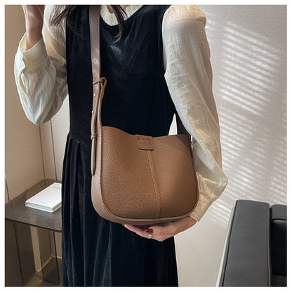 High-quality simple crossbody bag for ladies, versatile 2025 new spring and summer niche French shoulder bag