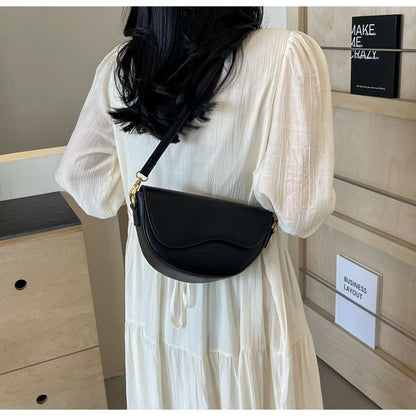 2025 popular fashion solid color textured shoulder messenger bag versatile saddle bag