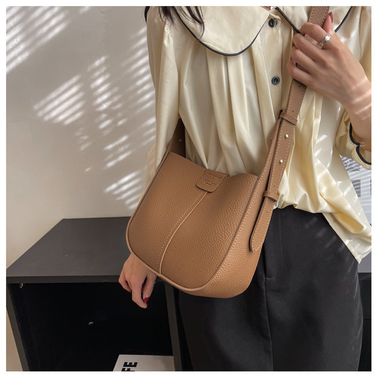 High-quality simple crossbody bag for ladies, versatile 2025 new spring and summer niche French shoulder bag