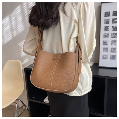 High-quality simple crossbody bag for ladies, versatile 2025 new spring and summer niche French shoulder bag