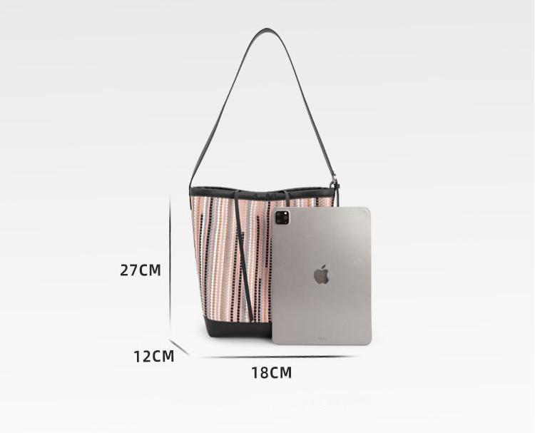 Bucket bag for women, crossbody, high-end, niche design, new large-capacity woven commuter bag